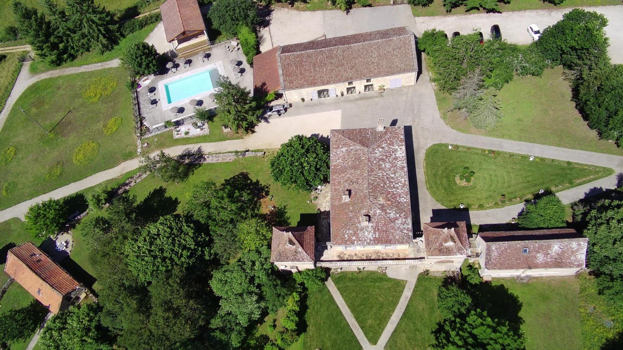 Bed and Breakfast Domaine De Monplaisir Caylus Exterior foto